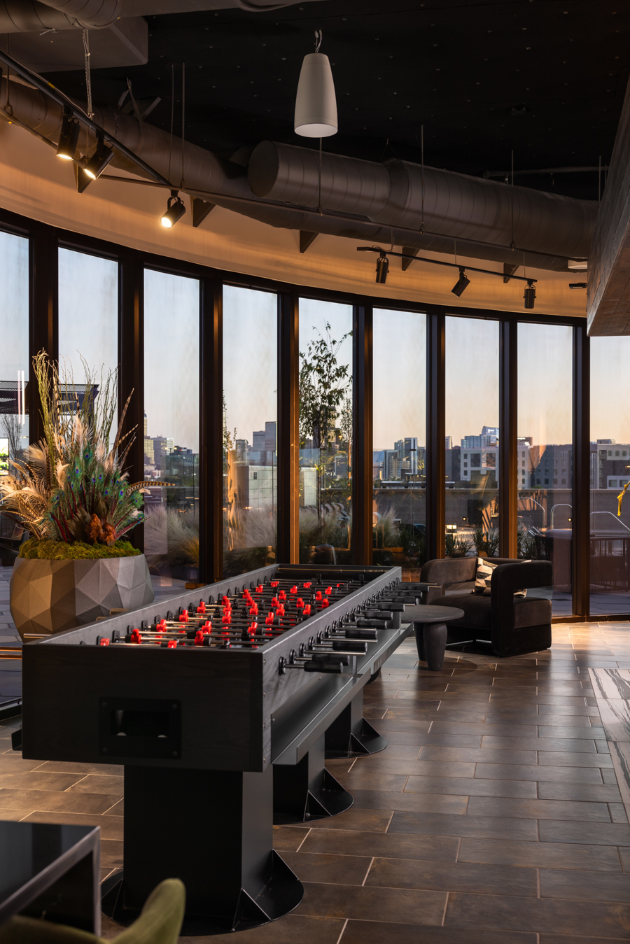 <p>Unforgettable<br><em>Amenities</em></p>